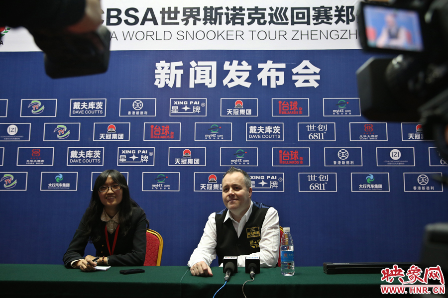 賽后希金斯參加新聞發(fā)布會，接受映象網記者提問