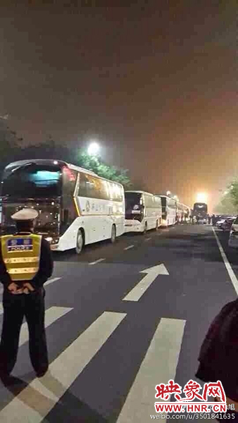 11月1日深夜，鄭州鄭東新區(qū)夜總會“皇家一號”被查處。網友供圖