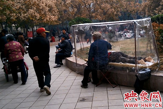 又一個(gè)按摩神醫(yī)道具很專(zhuān)業(yè)防風(fēng)又避雨