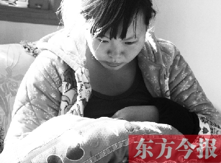 重新找回兒子蛋蛋，年輕的媽媽再也不忍離開