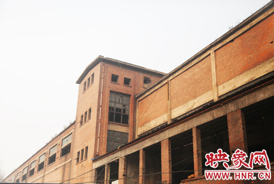 廢舊的廠房，充滿滄桑感