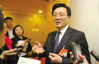 昨日，在十四屆人大二次會議順義代表團全團審議后，北京市人大代表、北京市常務(wù)副市長李士祥接受記者提問。新京報記者 浦峰 攝