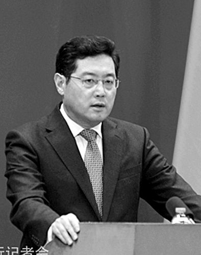 23日，秦剛在外交部例行記者會(huì)上。