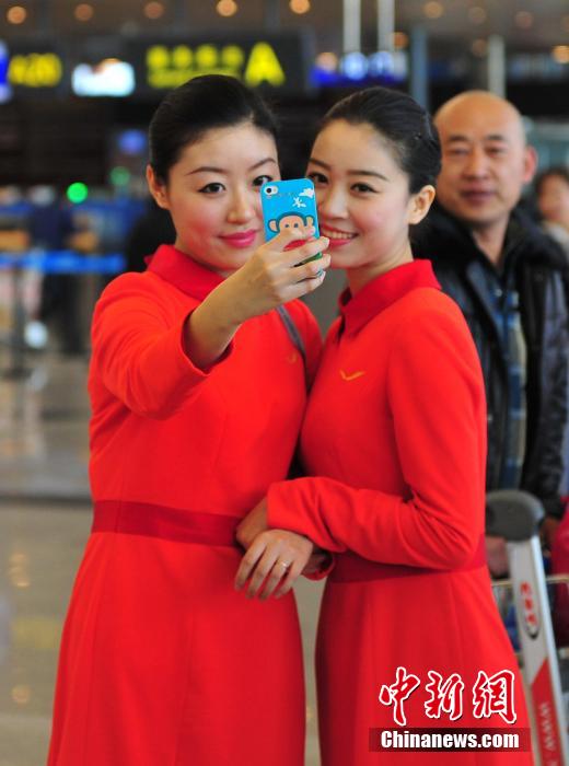 1月23日，機場工作人員在跳“快閃”舞蹈。