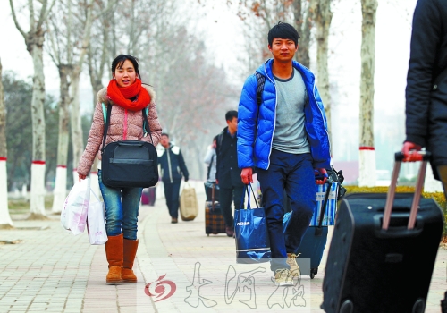 走進熟悉的校園，看到熟悉的笑臉，就這樣懷揣著自信和目標，迎接明天靠近下一站。