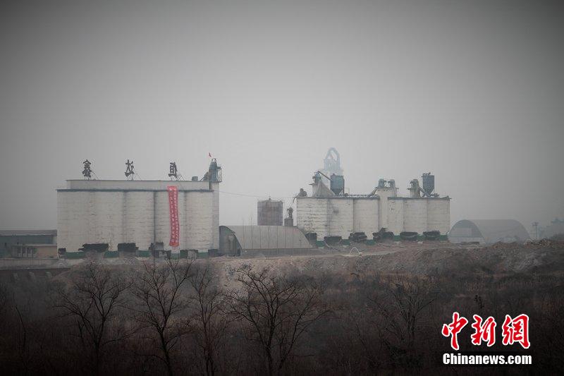 　2014年2月17日，石家莊市再次啟動壓減水泥過剩產(chǎn)能、治理大氣污染水泥企業(yè)集中爆破拆除行動。