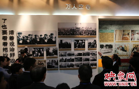 在焦裕祿紀(jì)念館，參觀的人絡(luò)繹不絕，一批批來自全國各地的黨員干部前來學(xué)習(xí)焦裕祿事跡