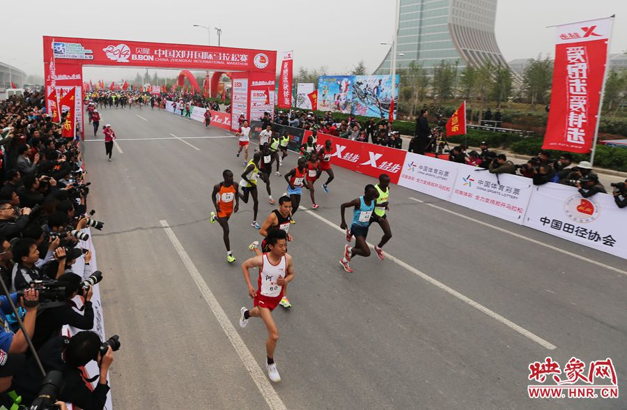 專業(yè)組選手起跑。