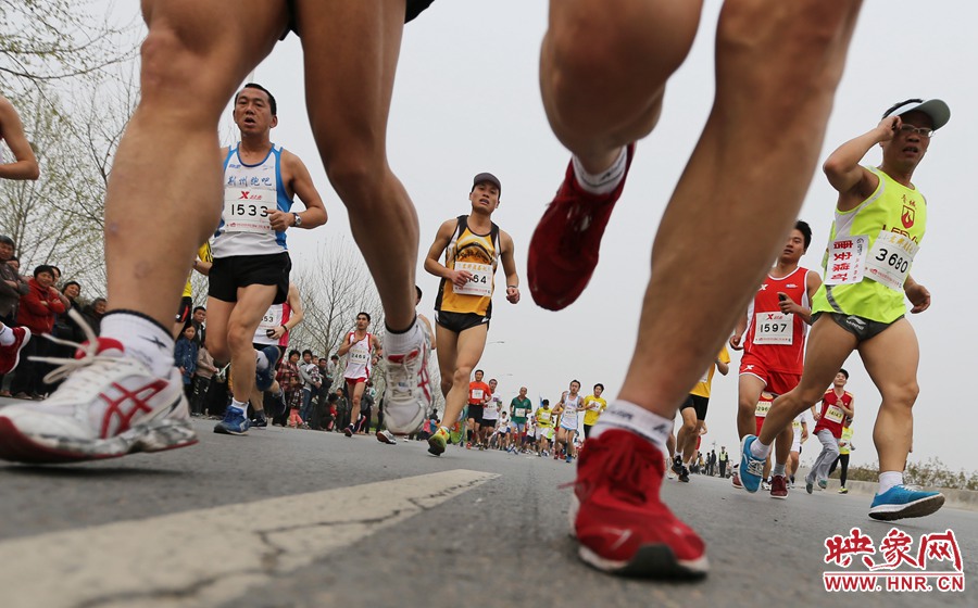 約五公里處，選手們已經(jīng)拉開了距離。