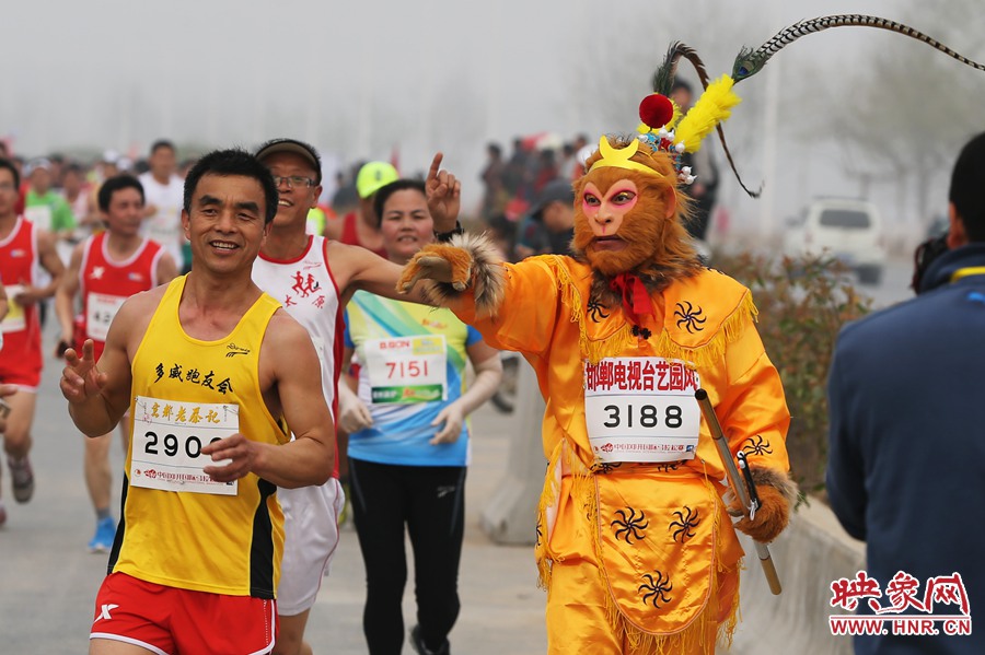 “大圣”不翻跟斗改長(zhǎng)跑了。