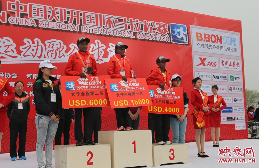 女子全程前三名選手。