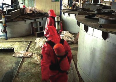 7日凌晨，青海省海東市平安縣鑫海資源開發(fā)有限責(zé)任公司元石山鎳鐵礦廠浸出車間內(nèi)發(fā)生有毒氣體中毒事故，造成2死6傷，醫(yī)院臨床判斷為疑似硫化氫中毒。目前有關(guān)部門正在調(diào)查有毒氣體來源。