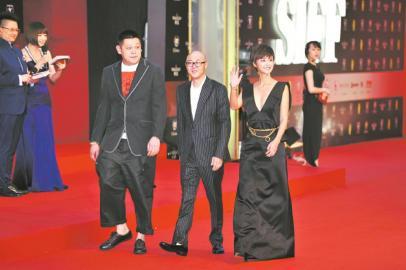 　　《勝利》劇組走紅毯，只可惜黃海波未能參加。