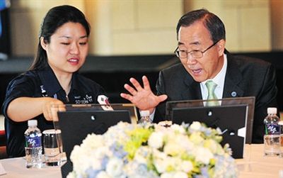 2008年7月，聯(lián)合國秘書長回到韓國時，特意會見李炤燕。