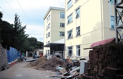 　該山莊目前正在建四星級賓館。新京報記者 吳江 攝