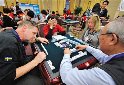 2012年10月28日，重慶，“第三屆世界麻將錦標賽”拉開戰(zhàn)幕，不少國外選手前來參賽。