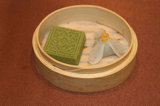 金陵茶香方糕和狀元餃。 花惠生 供圖