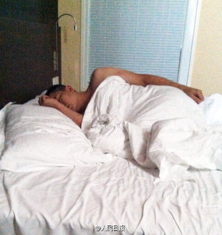 網(wǎng)傳吳春明的床照。