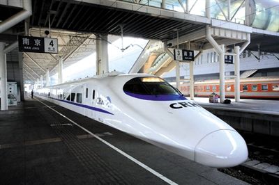 　白皮車 動(dòng)車，高鐵基本全白色