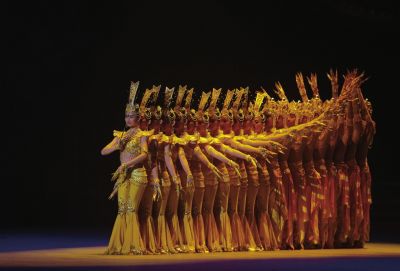 在歡迎晚宴上，上演經(jīng)典節(jié)目千手觀音。新華社發(fā)