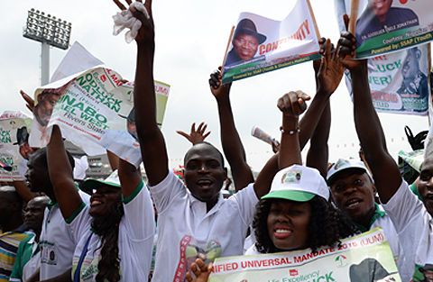 11日，喬納森總統(tǒng)的支持者在集會(huì)現(xiàn)場(chǎng)。