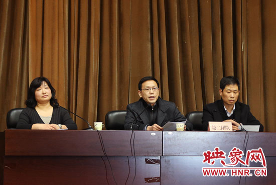 第二組競(jìng)聘團(tuán)隊(duì)，胡士才（中）朱金星（右）趙瑞瑩（左）。