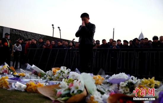 上海外灘踩踏事件36死47傷 警方調(diào)查稱與代金券無關