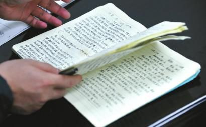 小王留下的日記本里記錄了很多她的往事。