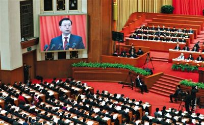 十二屆全國人大三次會議舉行第二次全體會議，全國人大常委會委員長張德江作全國人大常委會工作報告。