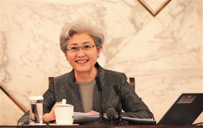 3月4日，十二屆全國(guó)人大三次會(huì)議在人民大會(huì)堂舉行新聞發(fā)布會(huì)，大會(huì)發(fā)言人傅瑩回答中外記者的提問(wèn)。