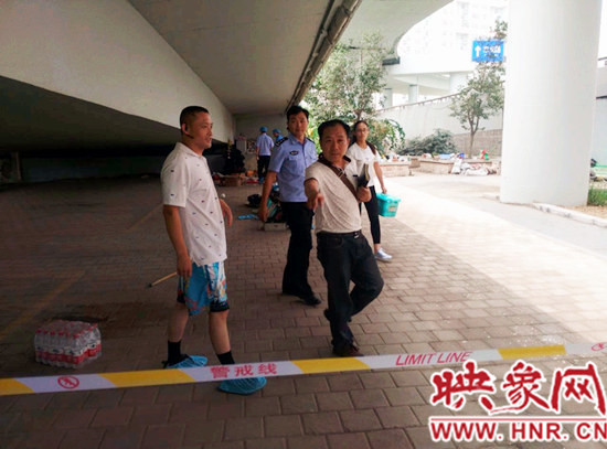 事發(fā)后，警方封鎖現(xiàn)場進(jìn)行調(diào)查取證。