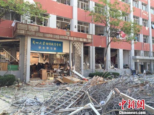 7月20日上午7點(diǎn)32分，蘭州大學(xué)醫(yī)學(xué)南校區(qū)學(xué)生公寓外一施工現(xiàn)場(chǎng)發(fā)生閃爆