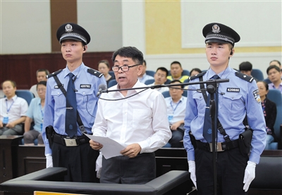 宜昌市中級(jí)法院審理四川省文聯(lián)原主席郭永祥受賄、巨額財(cái)產(chǎn)來(lái)源不明案的庭審現(xiàn)場(chǎng)。 圖/據(jù)宜昌市中院官網(wǎng)