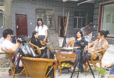 23日，顧少?gòu)?qiáng)接受成都媒體采訪