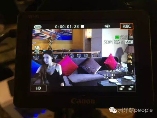 直播中的王瑞兒。攝影：于亞妮