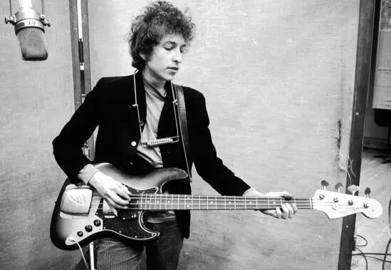 此處外事兒(微信ID：xjb-waishier)要替一個人心疼10秒鐘——自2009年以來連續(xù)八年被視為諾貝爾文學(xué)獎熱門人選的日本作家村上春樹。