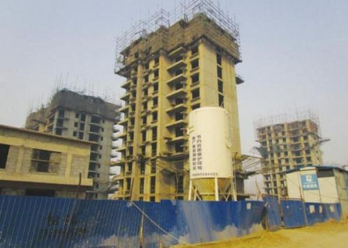 爛尾的現(xiàn)代國際汽貿(mào)城配套住宅項(xiàng)目。