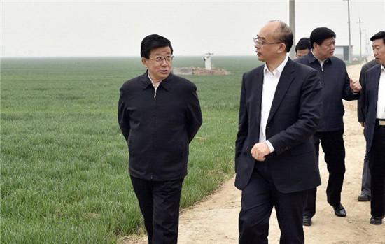 4月3日至4日，河北省委書記、省人大常委會主任趙克志，省委副書記、省政府黨組書記許勤在雄安新區(qū)調(diào)研。這是趙克志、許勤4日實(shí)地察看雄安新區(qū)核心區(qū)概貌。 圖片來源：河北新聞網(wǎng)