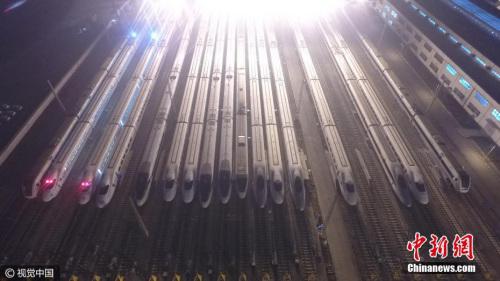 資料圖：高鐵“萬箭齊發(fā)”勢如“陸地航母”。 圖片來源：視覺中國