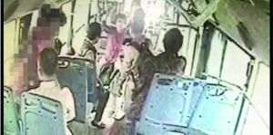 女司機路見不平一聲吼，小女孩方才脫身 視頻截圖