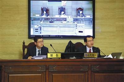 “小黃車”的商標(biāo)所有人“數(shù)人公司”代理律師稱，“ofo小黃車”侵犯了“小黃車”的注冊(cè)商標(biāo)。