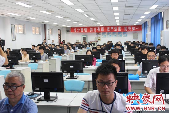 與書面評卷相比,網(wǎng)上評卷由系統(tǒng)自動進(jìn)行分發(fā),減少了試卷過程的周轉(zhuǎn),提高了評卷的工作效率。