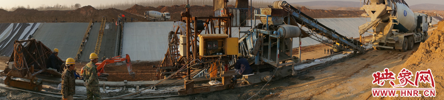 禹長2標渠道襯砌全景 余培松攝