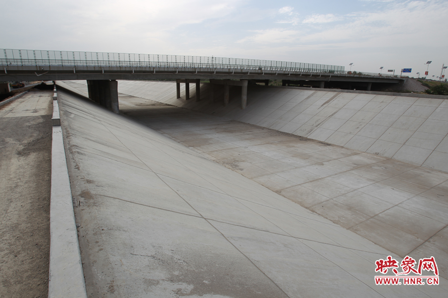 潮河1標鄭新路橋 余培松攝