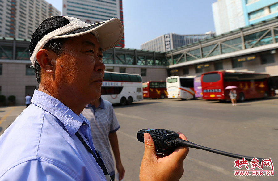 黑紅色的皮膚，是高溫戶外工作者最顯著的“標(biāo)識”