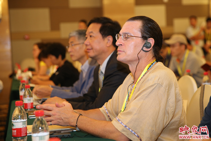 身著特色服飾的外國嘉賓。