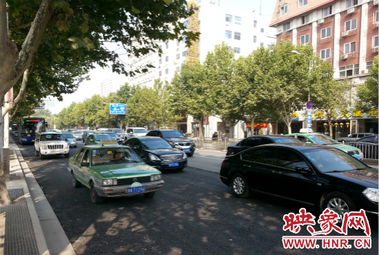 “無車日”仍有許多私家車主選擇開車上路。