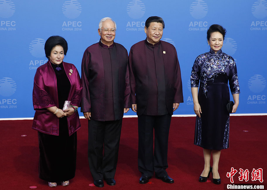 圖為習近平夫婦歡迎馬來西亞總理納吉布夫婦。中新社發(fā) 杜洋 攝