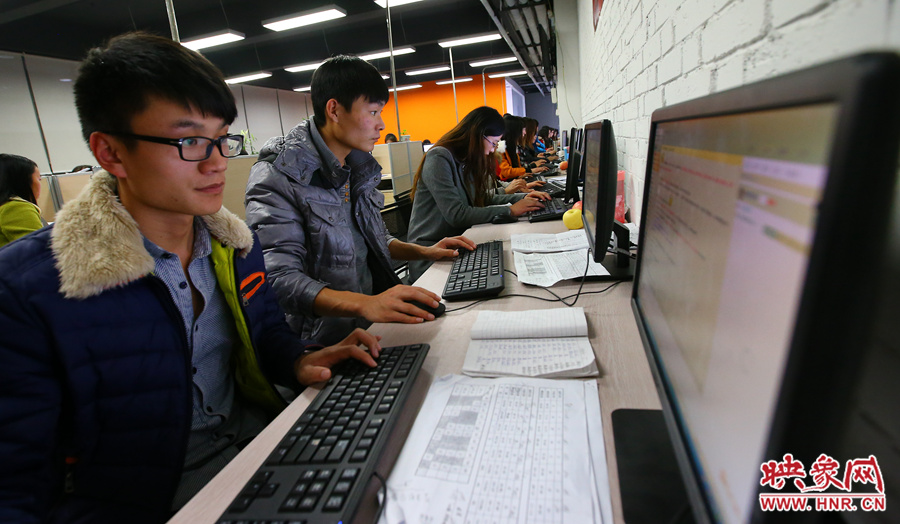 從凌點開始，最忙碌的就要數(shù)這些客服人員