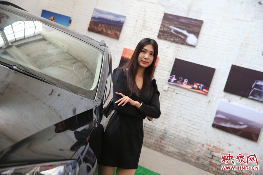 姐是車模，賽車的車。